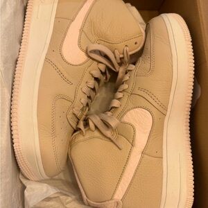 Nike Women's Shoes in Beige and Pink